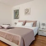 Luxurious In Podstrana