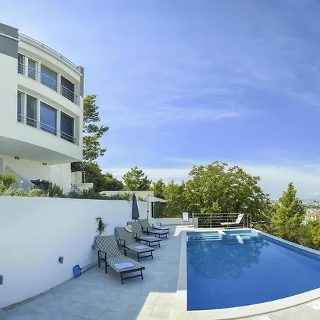4 Bedroom Gorgeous In