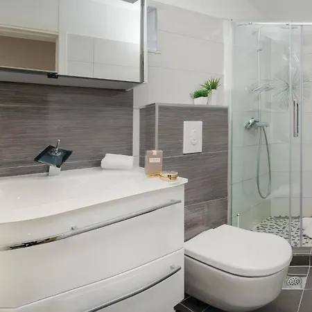 4 Bedroom Gorgeous In Podstrana
