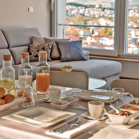 4 Bedroom Gorgeous In Holiday home Podstrana