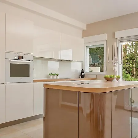 Holiday home 4 Bedroom Gorgeous In Podstrana