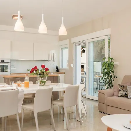 4 Bedroom Gorgeous In