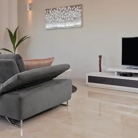 Holiday home 4 Bedroom Gorgeous In