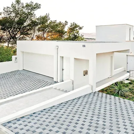 4 Bedroom Gorgeous In * Podstrana